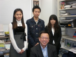 カワン・スタント教授インタビュー 早稲田大学国際教養学部 私は